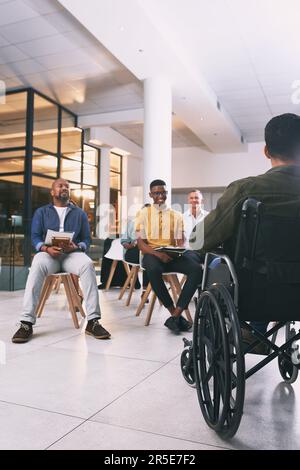 Theyre pronto a prendere tutto ciò che è importante. un gruppo di uomini d'affari che partecipano a una conferenza sul lavoro. Foto Stock