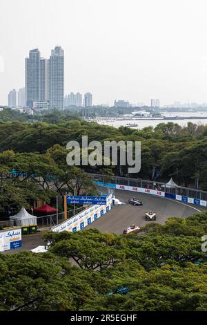 05 HUGHES Jake (gbr), Neom McLaren Formula e Team, Spark-Nissan, Nissan e-4ORCE 04, 07 SETTE Camara (BRA), NIO 333 Formula e Team, Spark-NIO, NIO 333 ER9, azione durante l'ePrix di Giacarta 2023, 8th riunione del Campionato del mondo ABB FIA Formula e 2022-23, Sul circuito internazionale di Jakarta e-Prix dal 2 al 3 giugno 2023 a Jakarta, Indonesia - Foto Clément Luck / DPPI Foto Stock