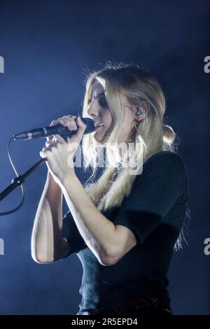 Colonia, Germania 25.11.2017: Hannah Reid of London Grammar si esibisce dal vivo al Palladium il 26 novembre 2017 a Colonia, Germania. Foto Stock