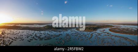 Tramonto su Pinckney Island, una piccola riserva naturale del South Carolina. Foto Stock