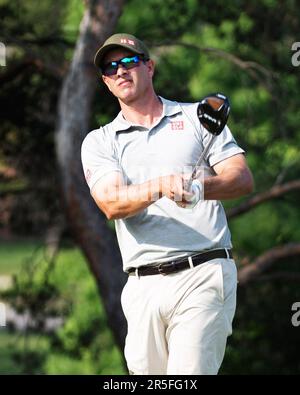 Dublino, Ohio, Stati Uniti. 3rd giugno, 2023. Adam Scott (AUS) si tee fuori sulla 2nd buche nel terzo turno al torneo Memorial di Dublino, Ohio. Brent Clark/Cal Sport Media/Alamy Live News Foto Stock