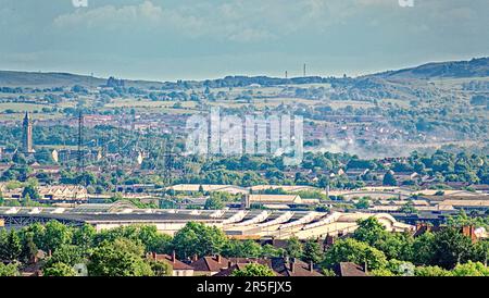 Glasgow, Scozia, Regno Unito 3rd giugno 2023. Grande incendio a sud-ovest della città. Credit Gerard Ferry/Alamy Live News Foto Stock