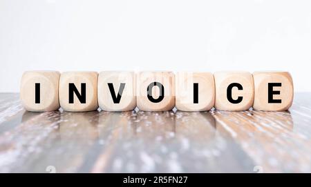 FATTURA parola scritta su blocco di legno. TESTO FATTURE su tavola di legno per la vostra progettazione, concetto Foto Stock