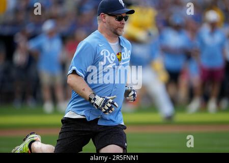 02 GIUGNO 2023: Vincitore dell'American Idol, David Cook ottiene un grande successo nella grande slick al Kauffman Stadium di Kansas City, Missouri. Jon Robichaud/CSM. Foto Stock