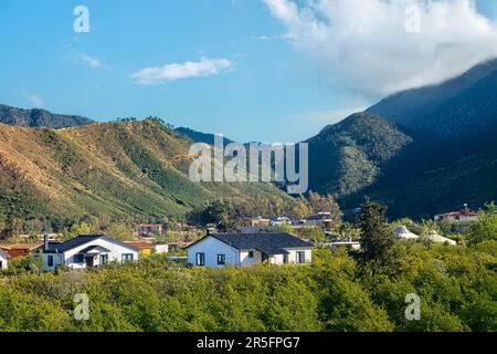 La penisola di Gelidonya e le montagne, viste da Adrasan, Turchia Foto Stock