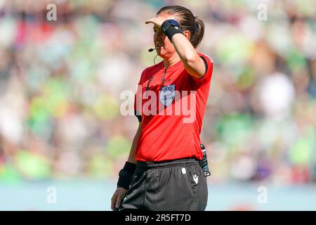 Eindhoven, Paesi Bassi. 03rd giugno, 2023. EINDHOVEN, PAESI BASSI - 3 GIUGNO: Arbitro Cheryl Foster durante la finale della UEFA Women's Champions League tra il FC Barcelona e VfL Wolfsburg allo stadio PSV il 3 giugno 2023 a Eindhoven, Paesi Bassi (Foto di Joris Verwijst/Orange Pictures) Credit: Orange Pics BV/Alamy Live News Foto Stock