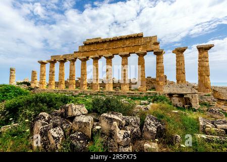 Acropoli di Selinus. Tempio C. Parco Archeologico, Selinunte a Castelvetran, Sicilia, Italia. Foto Stock