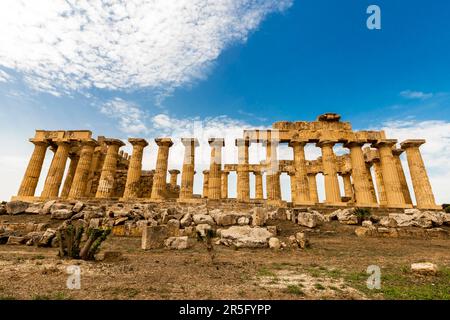 Il Tempio di Hera a Selinunte (Tempio e sulla collina orientale), antica città greca. Parco Archeologico, Selinunte a Castelvetran. È il migliore contro Foto Stock