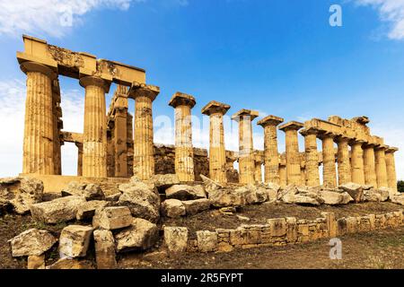 Il Tempio di Hera a Selinunte (Tempio e sulla collina orientale), antica città greca. Parco Archeologico, Selinunte a Castelvetran. È il migliore contro Foto Stock