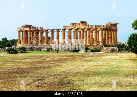 Il Tempio di Hera a Selinunte (Tempio e sulla collina orientale), antica città greca. Parco Archeologico, Selinunte a Castelvetran. È il migliore contro Foto Stock