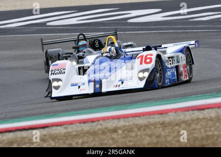 Scarperia, 2 aprile 2023: MG-Lola EX257° anno 2004 in azione durante il Mugello Classic 2023 sul circuito del Mugello in Italia. Foto Stock