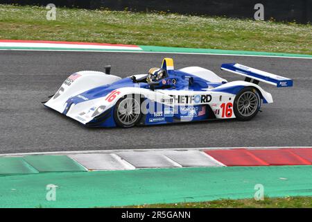 Scarperia, 2 aprile 2023: MG-Lola EX257° anno 2004 in azione durante il Mugello Classic 2023 sul circuito del Mugello in Italia. Foto Stock