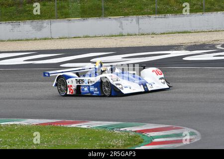 Scarperia, 2 aprile 2023: MG-Lola EX257° anno 2004 in azione durante il Mugello Classic 2023 sul circuito del Mugello in Italia. Foto Stock