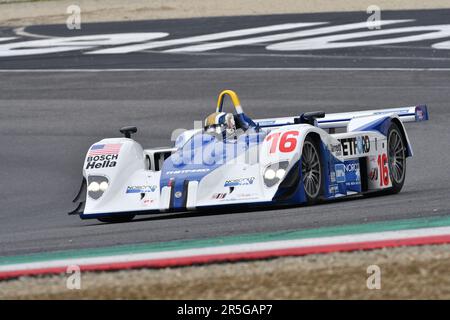 Scarperia, 2 aprile 2023: MG-Lola EX257° anno 2004 in azione durante il Mugello Classic 2023 sul circuito del Mugello in Italia. Foto Stock