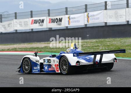 Scarperia, 2 aprile 2023: MG-Lola EX257° anno 2004 in azione durante il Mugello Classic 2023 sul circuito del Mugello in Italia. Foto Stock