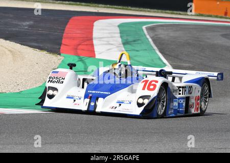 Scarperia, 2 aprile 2023: MG-Lola EX257° anno 2004 in azione durante il Mugello Classic 2023 sul circuito del Mugello in Italia. Foto Stock