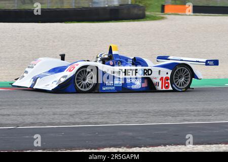 Scarperia, 2 aprile 2023: MG-Lola EX257° anno 2004 in azione durante il Mugello Classic 2023 sul circuito del Mugello in Italia. Foto Stock