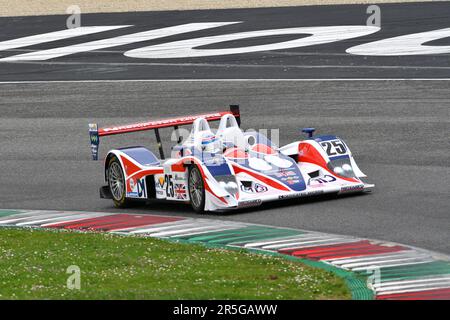 Scarperia, 2 aprile 2023: MG-Lola EX264° anno 2005 in azione durante il Mugello Classic 2023 sul circuito del Mugello in Italia. Foto Stock