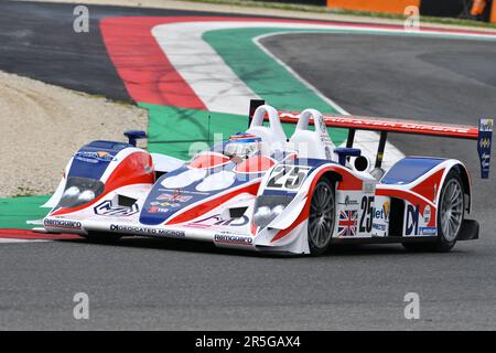 Scarperia, 2 aprile 2023: MG-Lola EX264° anno 2005 in azione durante il Mugello Classic 2023 sul circuito del Mugello in Italia. Foto Stock