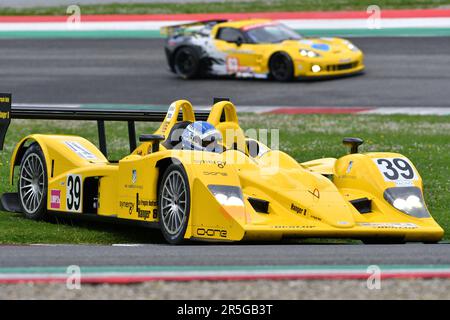 Scarperia, 2 aprile 2023: MG-Lola EX264° anno 2005 in azione durante il Mugello Classic 2023 sul circuito del Mugello in Italia. Foto Stock