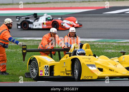 Scarperia, 2 aprile 2023: MG-Lola EX264° anno 2005 in azione durante il Mugello Classic 2023 sul circuito del Mugello in Italia. Foto Stock