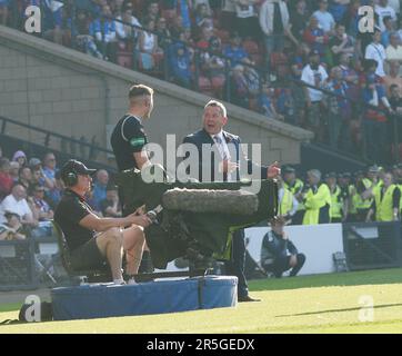 Hampden Park Glasgow.Scotland, Regno Unito. 3rd giugno, 2023. Coppa scozzese finale .Celtic contro Inverness Caledonian Thistle. Inverness Caledonian Thistle Manager Billy Dodds ha parole con 4th ufficiale dopo pena reclamo . Credit: eric mccowat/Alamy Live News Foto Stock