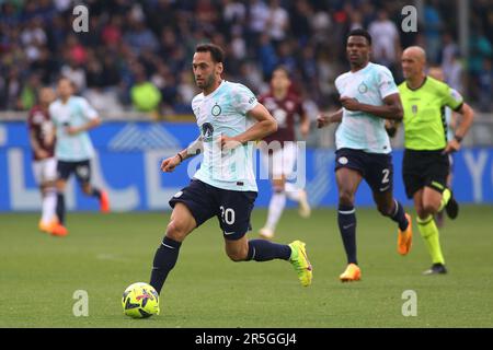 Torino, Italia. 03rd giugno, 2023. Stadio Olimpico Grande Torino, Torino, 03 giugno 2023, Hakan Calhanoglu (FC Internazionale) durante Torino FC vs Inter - FC Internazionale - calcio italiana Serie A Match Credit: Live Media Publishing Group/Alamy Live News Foto Stock