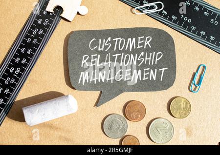 Concept CRM o Customer Relationship Management. L'iscrizione nel quaderno. Foto Stock