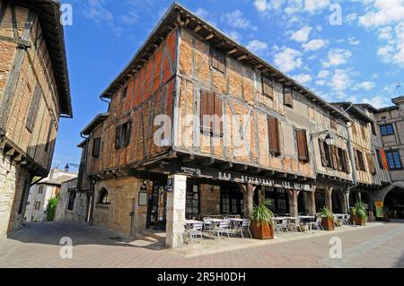 Place des Arcades, Castelnau de Montmiral, Gaillac, dipartimento Tarn, Midi-Pirenei, Francia Foto Stock