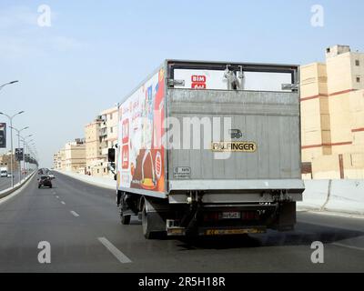 Cairo, Egitto, maggio 21 2023: PALFINGER camion grande veicolo di BIM mercato Egitto per la logistica e la consegna di merci e merchandises per l'ipermercato, il Foto Stock
