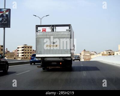 Cairo, Egitto, maggio 21 2023: PALFINGER camion grande veicolo di BIM mercato Egitto per la logistica e la consegna di merci e merchandises per l'ipermercato, il Foto Stock