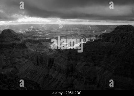 Immagine a infrarossi nel tardo pomeriggio nel Grand Canyon Arizona Foto Stock