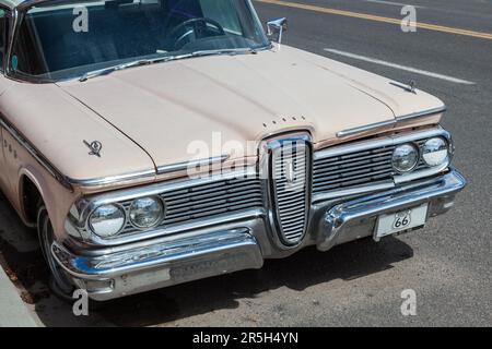 SELIGMAN, ARIZONA/USA - LUGLIO 31 : Old Edsel parcheggiato a Seligman Arizona il 31 Luglio 2011 Foto Stock