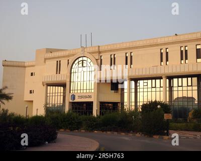 Cairo, Egitto, maggio 20 2023: L'Università francese in Egitto Université Francaise d'Égypte UFE, istituto di istruzione superiore sotto la duplice supervisione di EG Foto Stock