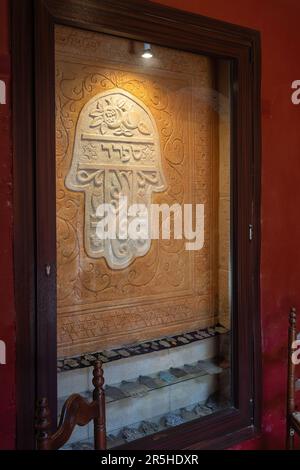 Simbolo di HAMSA alla Casa di Sefarad nel quartiere ebraico (Juderia) - Cordoba, Andalusia, Spagna Foto Stock