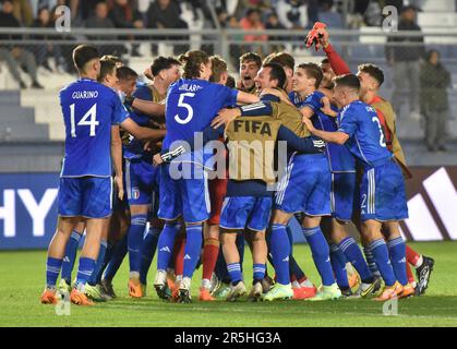 (230604) -- SAN JUAN, 4 giugno 2023 (Xinhua) -- i giocatori italiani festeggiano la vittoria dopo la partita di finale della Coppa del mondo FIFA U20 tra Italia e Colombia a San Juan, Argentina, 3 giugno 2023. (TELAM/Handout via Xinhua) Foto Stock