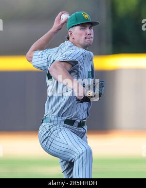 2 giugno 2023: George Mason laureato ben Shields (43) piazzole contro Wake Forest. Wake Forest vince 12 - 0 contro George Mason. Torneo regionale NCAA - partita di baseball tra George Mason e la Wake Forest University al David F. Couch Ballpark, Winston Salem. Carolina del Nord. David Beach/CSM Foto Stock