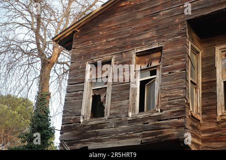 Vecchia casa abbandonata in turchia. Foto Stock