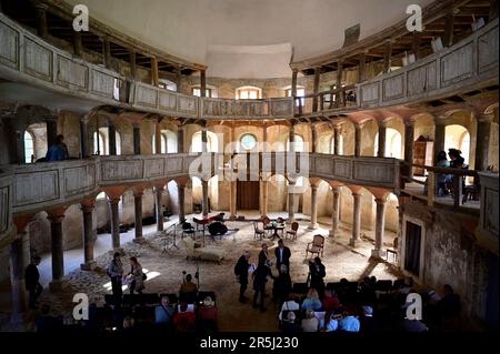 Giovanni Battista Pergolesi: La serva padrona - OPERNINTERMEZZO AUS ZWEI TEILEN, Konzeption und Regie von Eleni Ioannidou, Elvire Beekhuizen/Serpina S Foto Stock