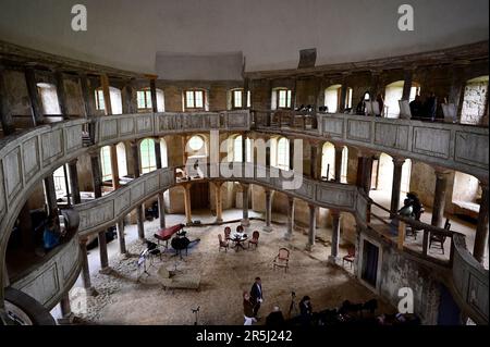 Giovanni Battista Pergolesi: La serva padrona - OPERNINTERMEZZO AUS ZWEI TEILEN, Konzeption und Regie von Eleni Ioannidou, Elvire Beekhuizen/Serpina S Foto Stock