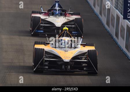 05 HUGHES Jake (gbr), Neom McLaren Formula e Team, Spark-Nissan, Nissan e-4ORCE 04, azione durante il 2023° ePrix di Giacarta, 8th° meeting del 2022-23° Campionato del mondo ABB FIA Formula e, sul circuito di Jakarta International e-Prix dal 2 al 3 giugno 2023 a Giacarta, Indonesia - Foto: Julien Delfosse/DPPI/LiveMedia Foto Stock