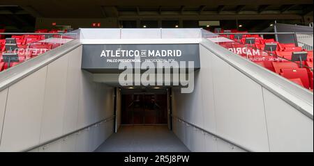 Uscire dal tunnel dei giocatori all'arena Civitas Metropolitano - il parco giochi ufficiale del FC Atletico Madrid Foto Stock