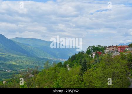 Vista sulla caratteristica campagna della provincia di Avellino. Foto Stock