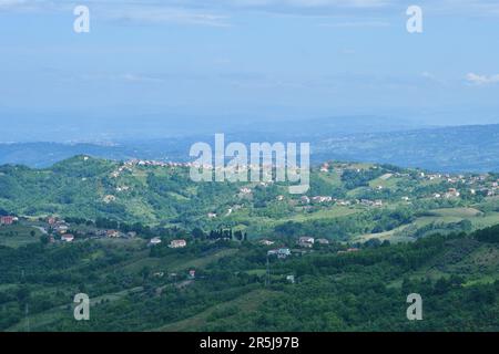 Vista sulla caratteristica campagna della provincia di Avellino. Foto Stock