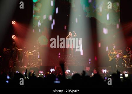 Pamplona, Navarra. España. 3 junio 2023. Música. Concierto en vivo. El cantante Alejandro Sanz icia la segunda parte de su giro «Sanz en vivo» en el Pabellón Navarra Arena de Pamplona con un concierto que ha tomado especial importancia después de que el pasado 27 de mayo el artista dijera en sus redes sociales que no se encontraba bien de ánimo pero que quería seguir adelante con la giro, en Pamplona a 3 de junio de 2023. Crédito: Iñigo Alzugaray/Cordon Press Pamplona, Navarra. Spagna. 3rd giugno 2023. Musica. Concerto dal vivo. Il cantante Alejandro Sanz inizia la seconda parte del suo 'Sanz en vivo Foto Stock