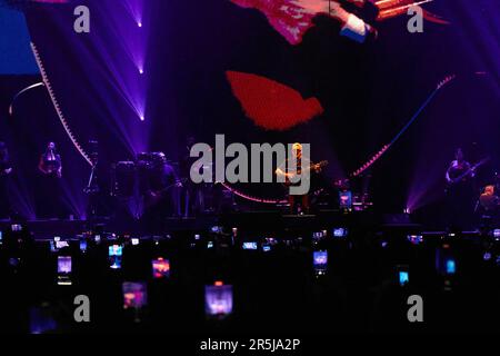 Pamplona, Navarra. España. 3 junio 2023. Música. Concierto en vivo. El cantante Alejandro Sanz icia la segunda parte de su giro «Sanz en vivo» en el Pabellón Navarra Arena de Pamplona con un concierto que ha tomado especial importancia después de que el pasado 27 de mayo el artista dijera en sus redes sociales que no se encontraba bien de ánimo pero que quería seguir adelante con la giro, en Pamplona a 3 de junio de 2023. Crédito: Iñigo Alzugaray/Cordon Press Pamplona, Navarra. Spagna. 3rd giugno 2023. Musica. Concerto dal vivo. Il cantante Alejandro Sanz inizia la seconda parte del suo 'Sanz en vivo Foto Stock