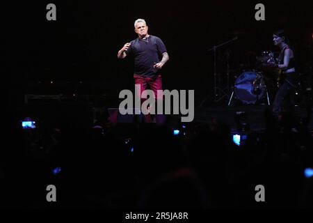 Pamplona, Navarra. España. 3 junio 2023. Música. Concierto en vivo. El cantante Alejandro Sanz icia la segunda parte de su giro «Sanz en vivo» en el Pabellón Navarra Arena de Pamplona con un concierto que ha tomado especial importancia después de que el pasado 27 de mayo el artista dijera en sus redes sociales que no se encontraba bien de ánimo pero que quería seguir adelante con la giro, en Pamplona a 3 de junio de 2023. Crédito: Iñigo Alzugaray/Cordon Press Pamplona, Navarra. Spagna. 3rd giugno 2023. Musica. Concerto dal vivo. Il cantante Alejandro Sanz inizia la seconda parte del suo 'Sanz en vivo Foto Stock