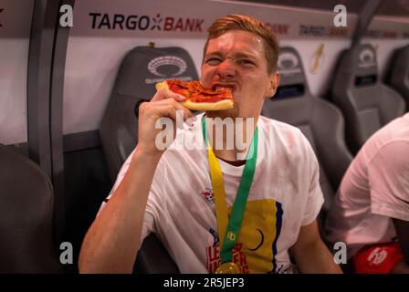 Berlino, Germania. 3rd Giu, 2023. Marcel Halstenberg (RBL) isst Pizza RB Lipsia - Eintracht Frankfurt DFB Pokal finale 03.06.2023 Copyright (nur für Foto Stock