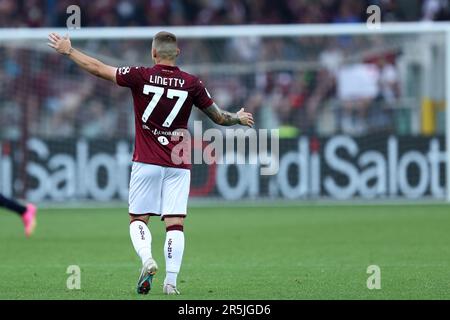 Torino, Italia. 03rd giugno, 2023. Karol Linetty di Torino FC gesta durante la Serie Una partita tra Torino FC e FC Internazionale allo Stadio Olimpico il 3 giugno 2023 a Torino. Credit: Marco Canoniero/Alamy Live News Foto Stock