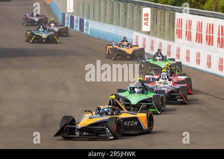 05 HUGHES Jake (gbr), Neom McLaren Formula e Team, Spark-Nissan, Nissan e-4ORCE 04, azione durante il 2023° ePrix di Giacarta, 8th° meeting del 2022-23° Campionato del mondo ABB FIA Formula e, sul circuito di Jakarta International e-Prix dal 2 al 3 giugno 2023 a Giacarta, Indonesia - Foto Julien Delfosse / DPPI Foto Stock